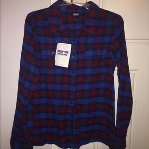 Women’s Patagonia long sleeved flannel shirt